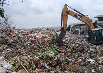 Tinggi Gunungan Sampah di TPA Kopi Luhur Cirebon Tembus 15 Meter