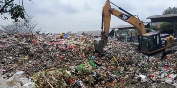 Tinggi Gunungan Sampah di TPA Kopi Luhur Cirebon Tembus 15 Meter