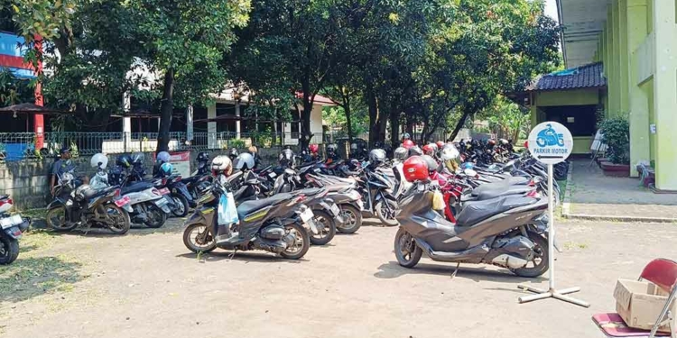 ASN Kota Cirebon Kucing-kucingan, Parkir Kendaraan di Luar Lingkungan Kantor, Kamis Tanpa Kendaraan BBM Masih Formalitas