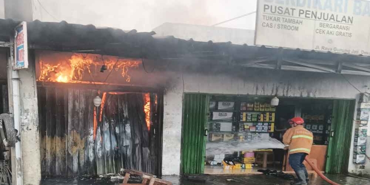 Bengkel Di Klayan Cirebon Terbakar, Dua Sepeda Motor Hangus