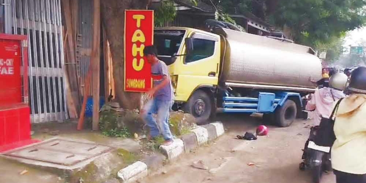 Kecelakaan Beruntun di Penggung Cirebon, Seorang Warga Meninggal