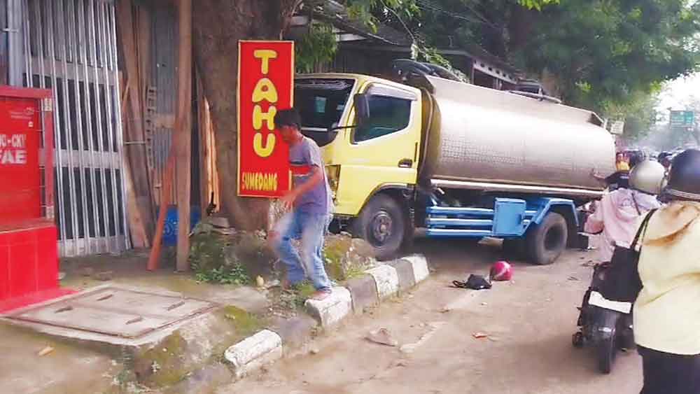 Kecelakaan Beruntun di Penggung Cirebon, Seorang Warga Meninggal