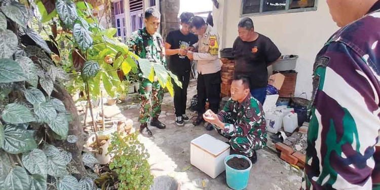 Penemuan Granat Di Cirebon, Terkena Linggis Pekerja Bangunan Saat Gali Saluran