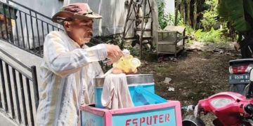 Istikamah Tiap Hari Menabung 21 Tahun, Penjual Es Dungdung Asal Cirebon Berangkat Haji Tahun Ini