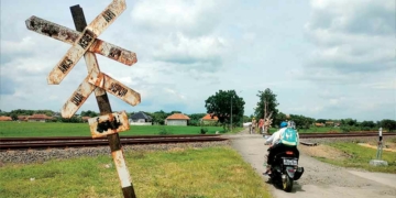 Waspada! 37 Perlintasan KA di Cirebon Tanpa Palang Pintu