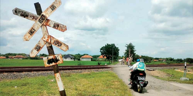 Waspada! 37 Perlintasan KA di Cirebon Tanpa Palang Pintu