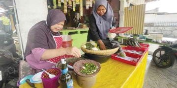 Tak Lelah Menabung Sejak 2013, Penjual Rujak Ulek di Cirebon Tunaikan Ibadah Haji Tahun Ini