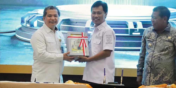 Wali Kota Cirebon Serahkan LKPD 2025