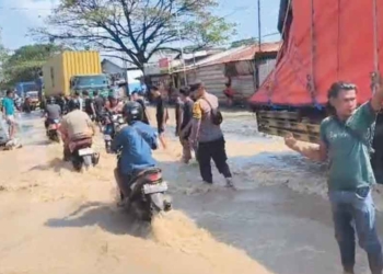 Banjir Di Cirebon, Jalur Pantura Pangenan Terendam, Kendaraan Antre Panjang