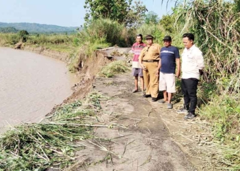 Banjir di Cirebon, Sungai Cijurai Meluap, Jalan Penghubung Antardesa Putus 1 Banjir Di Cirebon, Sungai Cijurai Meluap, Jalan Penghubung Antardesa Putus