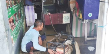 Banjir di Cirebon Belum Surut, Dua Hari Ratusan Rumah di Desa Pangenan Masih Tergenang 7 Banjir Di Cirebon Belum Surut, Dua Hari Ratusan Rumah Di Desa Pangenan Masih Tergenang