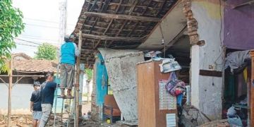 Banjir di Cirebon, Diterjang Arus Sungai Kedungpane, Rumah Warga Pilangsari Ambruk, Satu Keluarga Mengungsi 8 Banjir Di Cirebon, Diterjang Arus Sungai Kedungpane, Rumah Warga Pilangsari Ambruk, Satu Keluarga Mengungsi