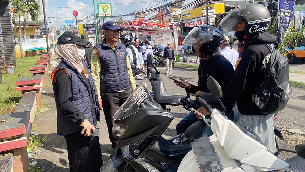 Bapenda Kabupaten Cirebon Gelar Operasi Gabungan Pemeriksaan Pajak Kendaraan Bermotor 1 Bapenda Kabupaten Cirebon Gelar Operasi Gabungan Pemeriksaan Pajak Kendaraan Bermotor