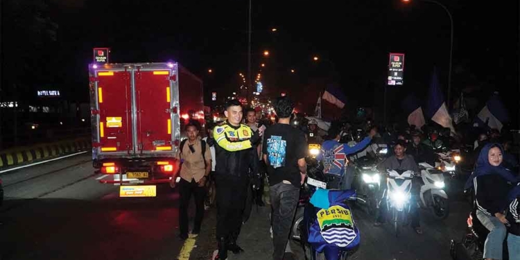 Persib Juara, Konvoi Bobotoh Cirebon Turun Ke Jalan