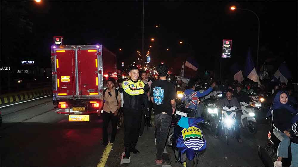 Persib Juara, Konvoi Bobotoh Cirebon Turun ke Jalan 1 Persib Juara, Konvoi Bobotoh Cirebon Turun Ke Jalan