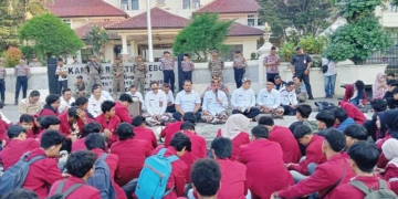 Demo, Bem Umc Geruduk Kantor Bupati Cirebon