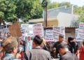 Puluhan Warga Desa Sutawinangun Cirebon Geruduk Kantor Kuwu