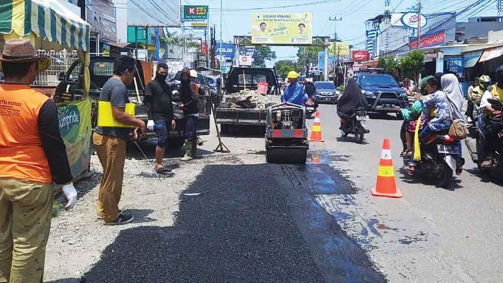 Dolar Naik, Harga Aspal Melonjak, Pemkot Cirebon Andalkan Dana Inpres untuk Perbaikan Jalan 1 Dolar Naik, Harga Aspal Melonjak, Pemkot Cirebon Andalkan Dana Inpres Untuk Perbaikan Jalan