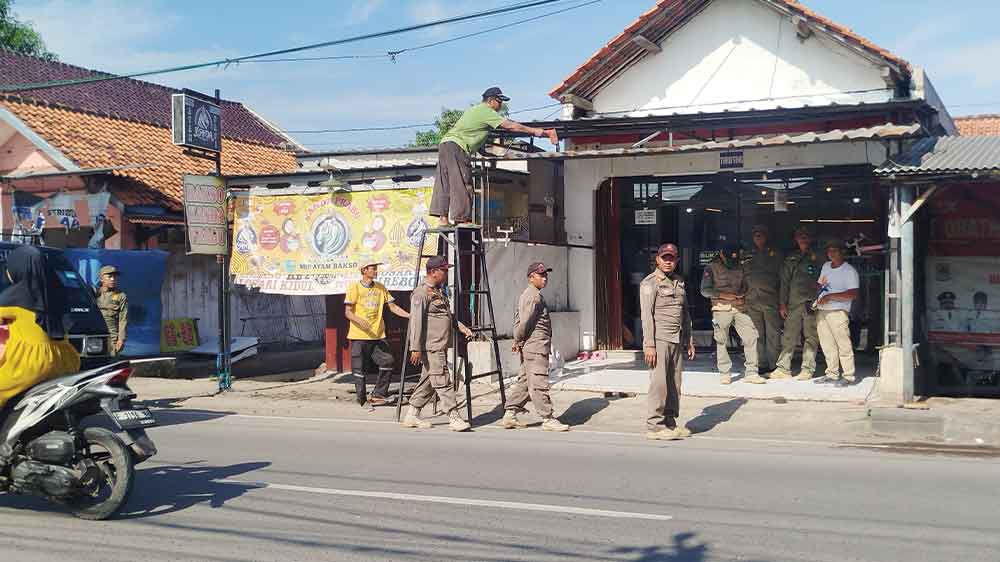 150 Bangunan di Jalan Provinsi Losari-Kuningan Dibongkar, Hari Ini Alat Berat Diterjunkan 1 150 Bangunan Di Jalan Provinsi Losari-Kuningan Dibongkar, Hari Ini Alat Berat Diterjunkan