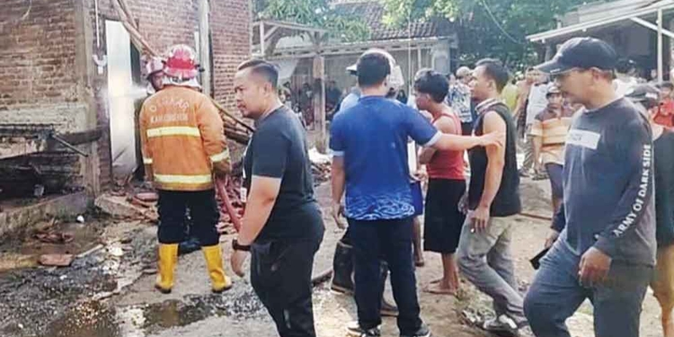 Gudang Elpiji Di Lebakmekar Cirebon Terbakar