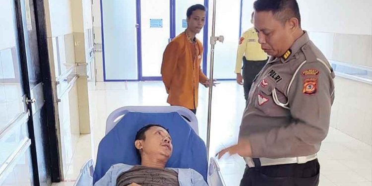 Kecelakaan di Cirebon, Dump Truck Oleng Tabrak Tiga Motor 6 Kecelakaan Di Cirebon, Dump Truck Oleng Tabrak Tiga Motor