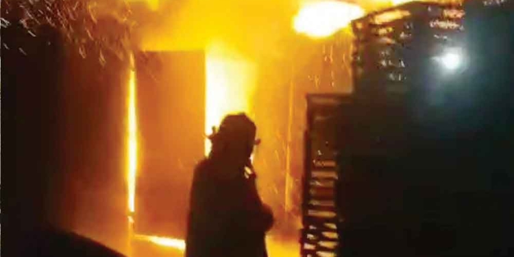 Pabrik Briket Di Cirebon Terbakar Hebat
