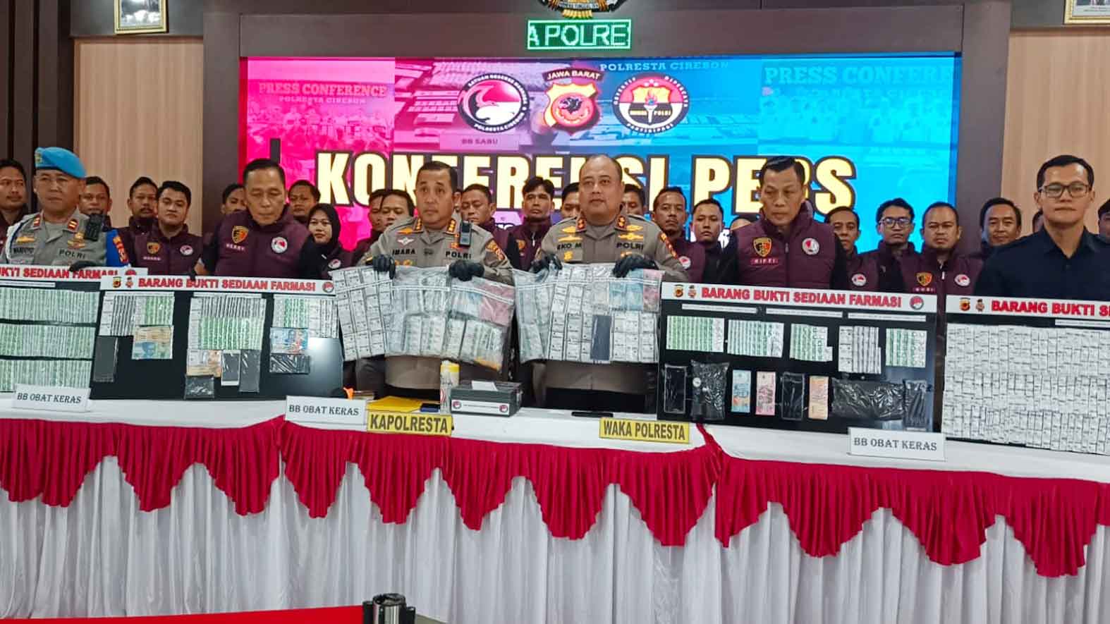 Peredaran Narkoba di Cirebon Dibongkar, Modusnya Disembunyikan di Dus Televisi dan Setrika 1 Peredaran Narkoba Di Cirebon Dibongkar, Modusnya Disembunyikan Di Dus Televisi Dan Setrika