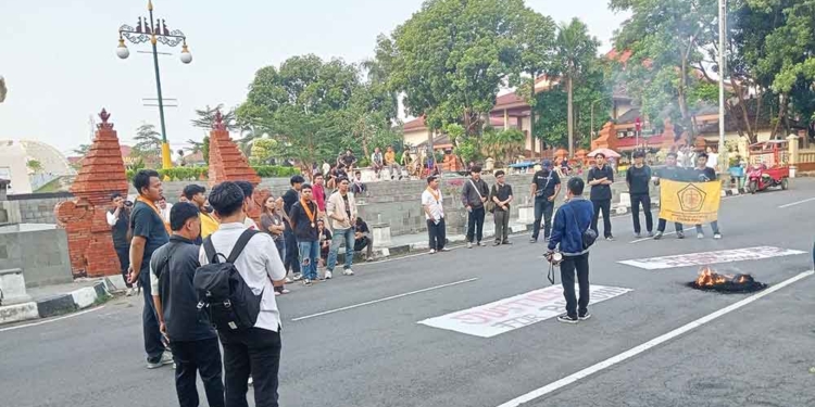 Mahasiswa Soroti Pungli Rekrutmen Tenaga Kerja Di Kabupaten Cirebon