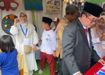 Kabupaten Cirebon Percontohan Seniman Masuk Sekolah