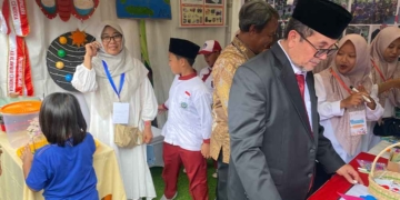 Kabupaten Cirebon Percontohan Seniman Masuk Sekolah
