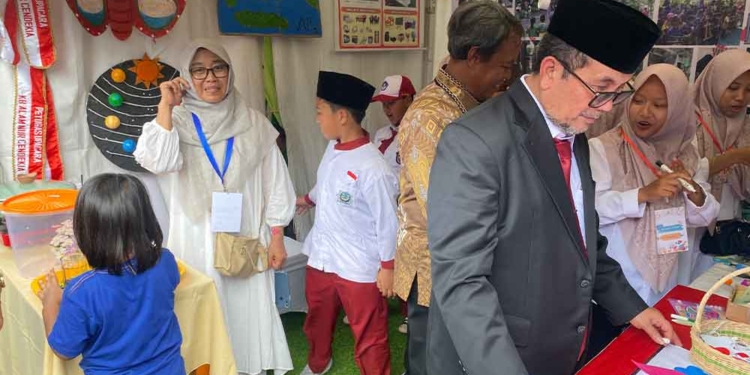 Kabupaten Cirebon Percontohan Seniman Masuk Sekolah