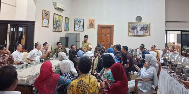 Pemkot Cirebon-Dprd Gelar Pertemuan Tertutup