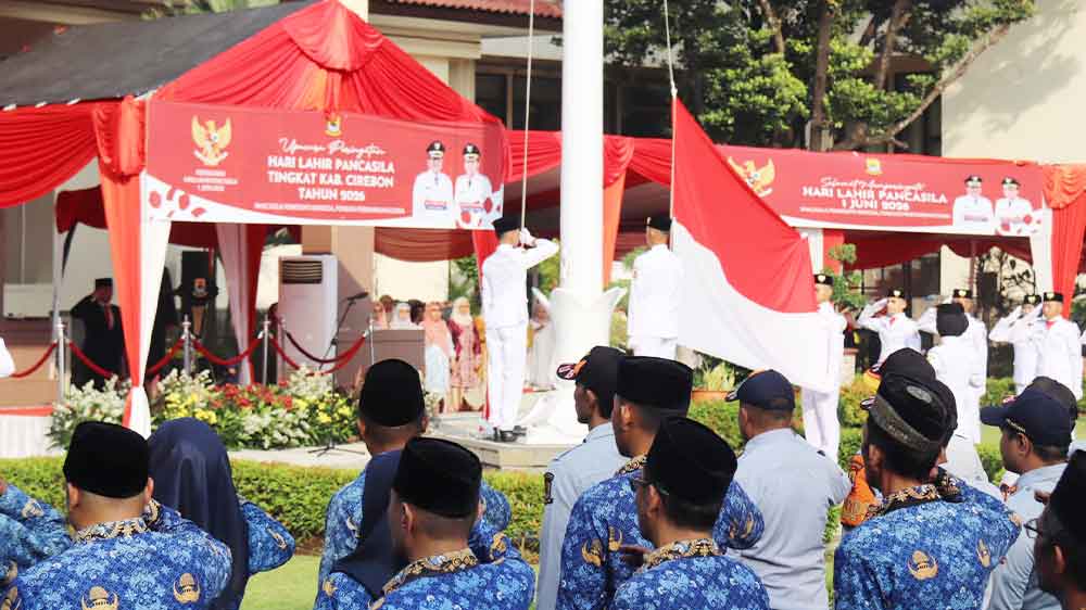 Pancasila Harus Jadi Pedoman, Bupati Cirebon: Jangan hanya Jadi Hiasan Dinding Kantor 1 Pancasila Harus Jadi Pedoman, Bupati Cirebon: Jangan Hanya Jadi Hiasan Dinding Kantor