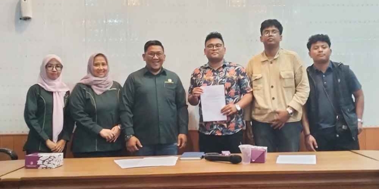 “Body Shaming” Nana Kencanawati, Mahasiswa Temui BK DPRD Kabupaten Cirebon 6 “Body Shaming” Nana Kencanawati, Mahasiswa Temui Bk Dprd Kabupaten Cirebon