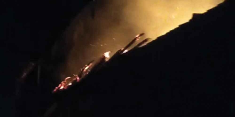 Lupa Matikan Lilin, Rumah Warga Ambit Cirebon Terbakar 6 Lupa Matikan Lilin, Rumah Warga Ambit Cirebon Terbakar