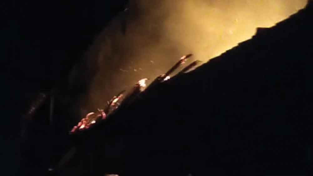 Lupa Matikan Lilin, Rumah Warga Ambit Cirebon Terbakar 1 Lupa Matikan Lilin, Rumah Warga Ambit Cirebon Terbakar