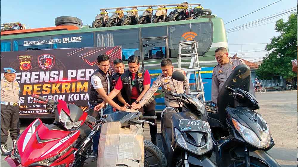 Pengiriman 23 Motor Curian Digagalkan di Cirebon, Gunakan Bus ALS Tujuan Kabupaten Muaro Jambi Sumatera 1 Pengiriman 23 Motor Curian Digagalkan Di Cirebon, Gunakan Bus Als Tujuan Kabupaten Muaro Jambi Sumatera