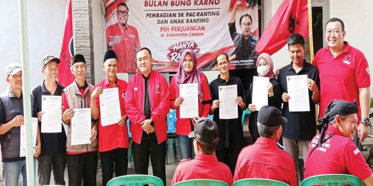 Pac Pdip Kabupaten Cirebon Terima Sk, Targetkan Raih 18 Kursi Dprd Di Pemilu 2029