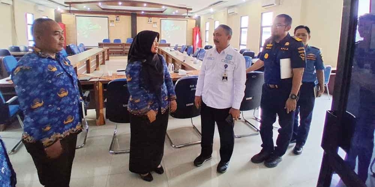 Pelindo Keluhkan Aktivitas Nelayan di Jalur Pelabuhan Cirebon 6 Pelindo Keluhkan Aktivitas Nelayan Di Jalur Pelabuhan Cirebon