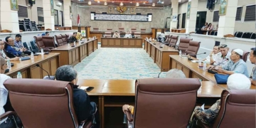 Pemkot Cirebon Diminta Tegas Soal Toko Modern Dekat Pasar 7 Pemkot Cirebon Diminta Tegas Soal Toko Modern Dekat Pasar