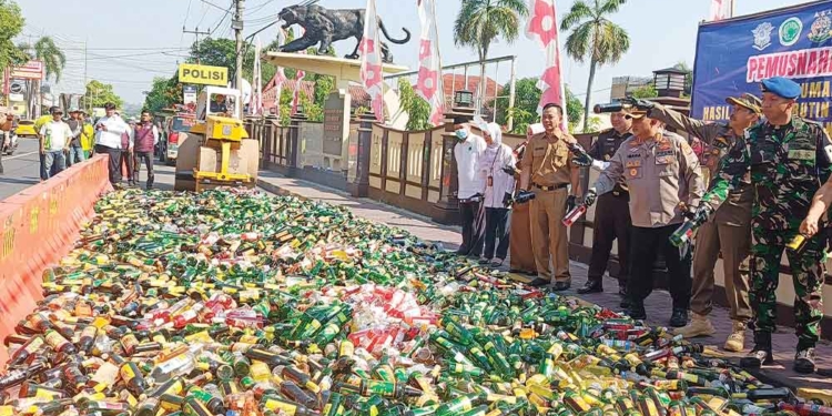 Miras Dan Knalpot Brong Di Cirebon Senilai Rp1 Miliar Dimusnahkan