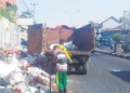 DLH Kabupaten Cirebon Bersihkan Sampah Liar 2 Dlh Kabupaten Cirebon Bersihkan Sampah Liar