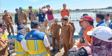 Langsung Gerak Tinjau Desa Ambulu, Wabup Cirebon Siapkan Solusi Cepat Penanganan Banjir Rob