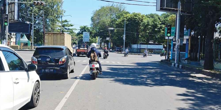 Fase APILL Simpang Pusdiklatpri dan Alun-alun Kejaksan Cirebon Diubah 6 Fase Apill Simpang Pusdiklatpri Dan Alun-Alun Kejaksan Cirebon Diubah