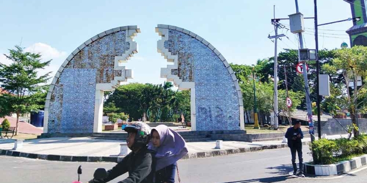 DPRD Kabupaten Cirebon Ingatkan DLH Perbaikan Alun-alun Pataraksa Jangan Ulang Kegagalan Masa Lalu 6 Dprd Kabupaten Cirebon Ingatkan Dlh Perbaikan Alun-Alun Pataraksa Jangan Ulang Kegagalan Masa Lalu