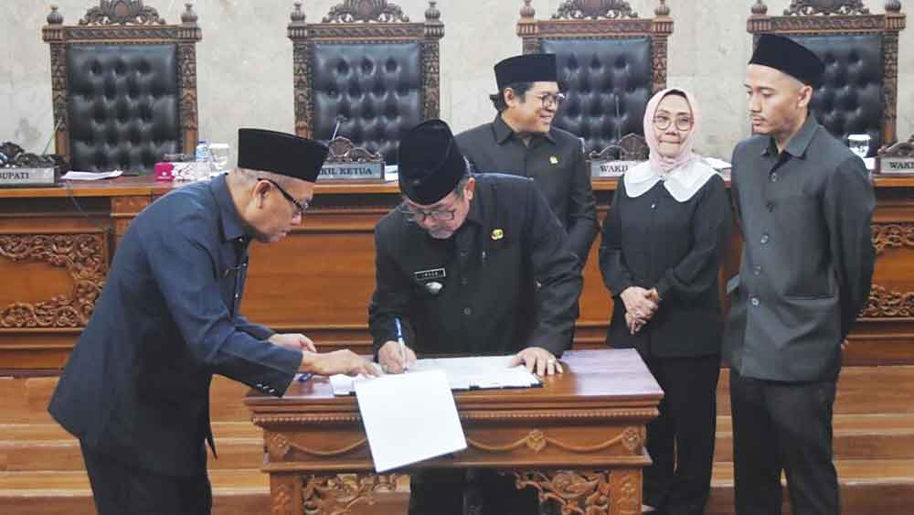 DPRD Kabupaten Cirebon Sepakati Raperda Pertanggungjawaban APBD 2025 1 Dprd Kabupaten Cirebon Sepakati Raperda Pertanggungjawaban Apbd 2025