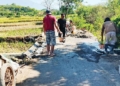 Beri Contoh Nyata Untuk Generasi Muda, Seorang Warga Sampiran Cirebon Perbaiki Fasum Dari Kantong Pribadi