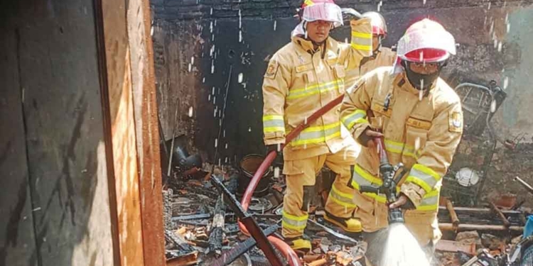 Kebakaran di Cirebon, Rumah Warga Desa Megu Cilik Hangus 6 Kebakaran Di Cirebon, Rumah Warga Desa Megu Cilik Hangus