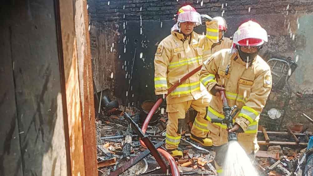 Kebakaran di Cirebon, Rumah Warga Desa Megu Cilik Hangus 1 Kebakaran Di Cirebon, Rumah Warga Desa Megu Cilik Hangus