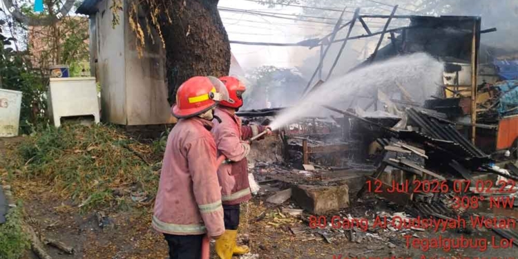 Warung Semi Permanen di Tegalgubug Cirebon Terbakar 6 Warung Semi Permanen Di Tegalgubug Cirebon Terbakar